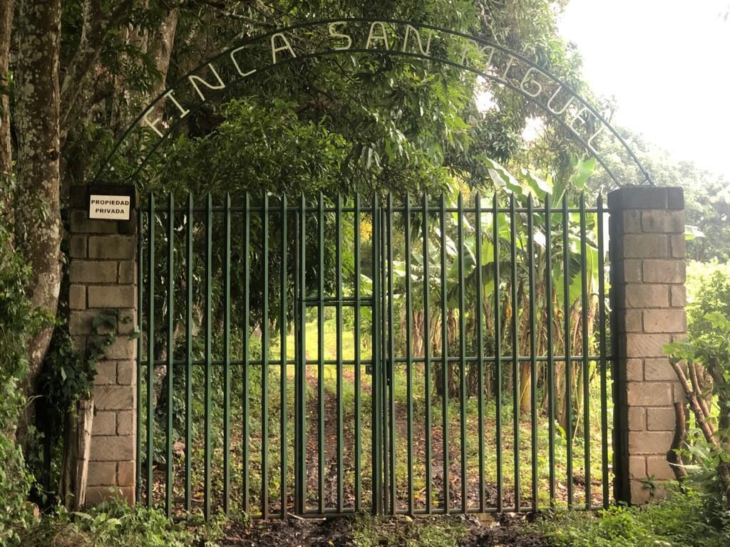 Porton de entrada de la Finca Agricola San Miguel
